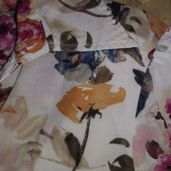 Flowery blouse top - Picture 6 of 9